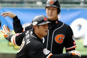 이대호 친정·친구 사랑 “준석아, 롯데에서 성공해라”