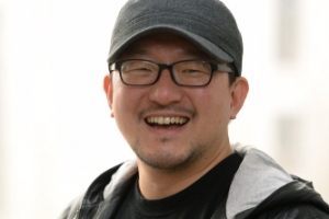 차려진 밥상에 메가폰만 얹을 순 없어 각본·연출·제작·음악까지 맡았어요