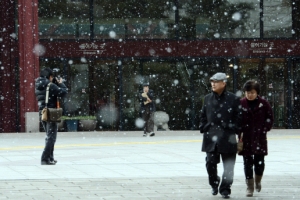 “3월의 눈… 반가웠다”