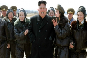 北 김정은, 군부대 비행훈련 지도…최룡해 수행
