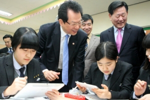 서남수 교육 ‘자유학기제’ 연구학교 방문