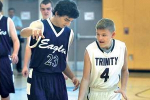 상대편 자폐 선수에 첫 골 패스 美고교농구 모두가 승리자였다