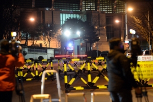 국정원 압수수색… ‘문책’ 칼 빼든 朴대통령