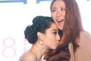 트랜스포머4 리빙빙 비교된 ‘3분 굴욕’ 판빙빙, 女감독과 스킨십 무슨 일?