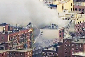 뉴욕 맨해튼 아파트 폭발 후 붕괴