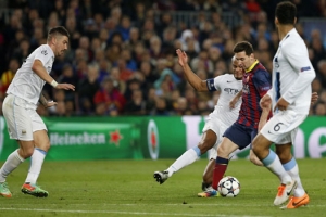 [포토] 메시 떴다! 수비수 집중 견제 ‘눈길’