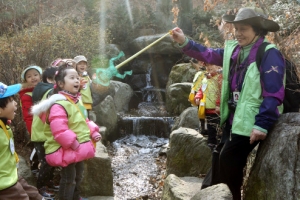 ‘상암산유아숲 체험장’ 찾은 어린이들