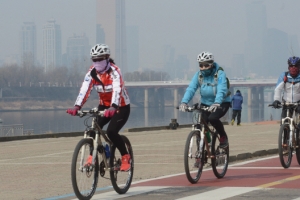 “미세먼지 마스크, 호흡기 질환자에겐 오히려 해로워”