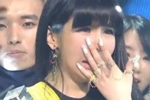 인기가요 써니 표정, 투애니원 1위에 싸한 표정 포착.. 박봄은 폭풍 눈물