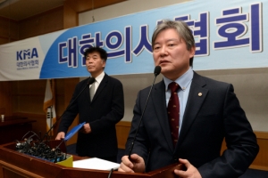 의료대란 막으려… 한발 물러선 정부