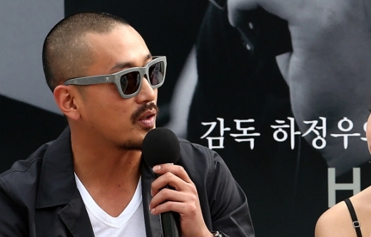 영화 ‘롤러코스터’의 하정우 감독 연합뉴스