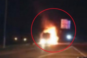 마일리 사이러스 투어버스에 불, 전소