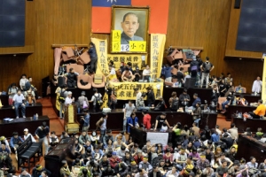 “中과 서비스무역협정 비준 말라”    마잉주 총통에 대국민사과도 요구