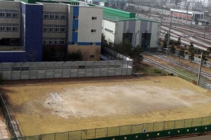 ‘숨어 있던 공유지’ 주민들 운동장으로