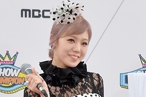 리지 쇼챔피언 의상, 동료들도 경악한 ‘4차원 우주 콘셉트’ 자세히 보니