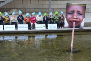 목마른 동심에 마실 물을…