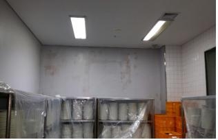 특급호텔 식당 조리식 벽면에 발생한 곰팡이<<식약처 제공>> 연합뉴스