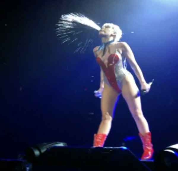 마일리 사이러스. 스플래시뉴스닷컴