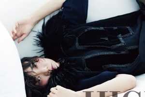 배두나, 보일 듯 말듯 섹시 시스루룩 ‘뼈 속부터 모델’ [포토]