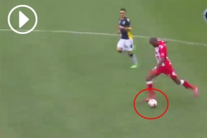 ‘내가 루니보다 한 수 위!’ 호주 선수의 엄청난 하프라인 슛 포착