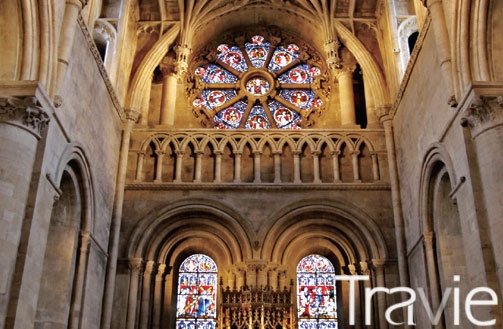 크라이스트처치에서 놓치면 안 될 곳은 대성당이다. 14세기 라파엘 전파前派 예술가인 에드워드 번 존스Edward Burne Jones의 화려한 스테인드글라스가 크라이스트처치 대성당Christ Church Cathedral을 장식하고 있다.