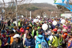 고립됐던 쓰레기섬… 환경과 역사로 ‘환생’