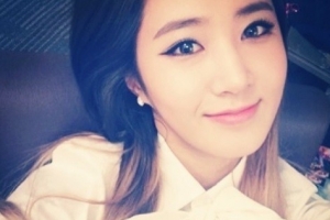 유리 셀카, 풀 메이크업 하고 우월 미모 과시 ‘얼짱각도 무시한 자신감’