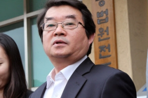 안도현 시인 항소심서 ‘무죄’…1심 뒤집어