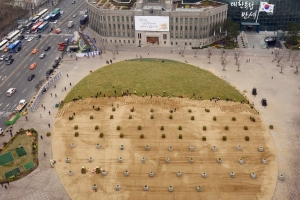 서울 광장도 봄옷 입어요