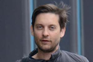 “스파이더맨 맞아?” 토비 맥과이어의 아주 수수한 외출