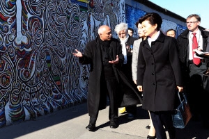 ‘통일대박’ 전략·재원 노하우 전수받는다