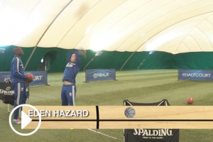 첼시 선수들, 농구 하프라인 슛 도전 영상 화제