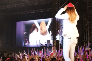 소녀시대 유리, 핫핑크 베트남 모자는 왜