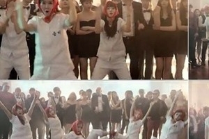 크레용팝 어이, 모두가 섹시함을 외칠 때..180도 반전 ‘이번엔 닭다리춤’