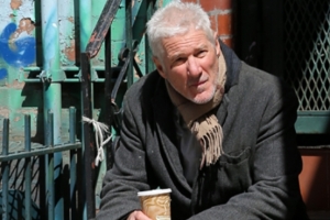 리차드 기어, 노숙자 변신 ‘검은 봉지 들고 거리에서..’ 충격