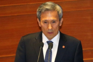 김관진 “北무인기 더 발전시 자폭기능 갖출수 있어”