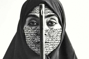 “여성, 이란인, 예술가로 항해하는 것이 내 작업”