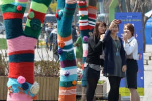 시민이 떠준 스웨터, 따뜻해요