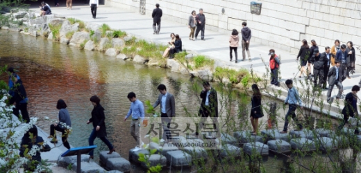 봄 바람처럼 상큼한 청계천 산책