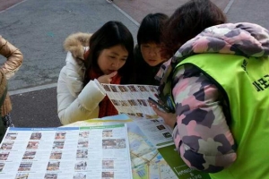 가게주인이 광고주 ‘영문판 홍대 지도’