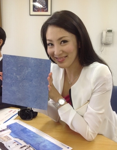 2012년 미스 인터내셔널 우승자인 일본인 요시마쓰 이쿠미(吉松育美)