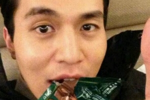 박봄 이동욱 응원, 초콜릿 먹는 사진 공개 ‘개인 소장?’ 어떤 사이기에