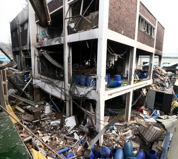 안산 반월공단 연구실 폭발… 1명 사망·2명 부상 