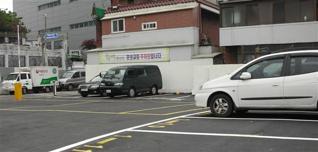 일반 시민들에게 주차장을 개방하고 있는 관악구의 한 교회. 관악구 제공