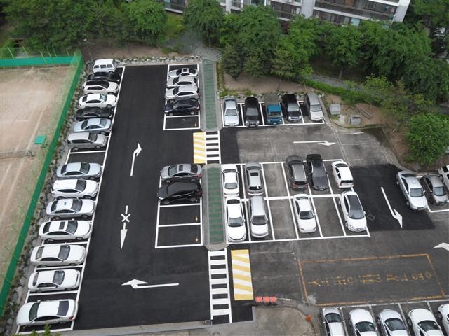 지난해 구의 지원으로 30면을 늘린 창동 주공3단지 주차장. 도봉구 제공