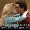 스파이더맨 SNL 출연…실제 여친과 키스하면서 바람 불어넣더니