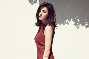 김하늘 리조트룩 화보, 미니드레스 차림 그윽한 눈빛