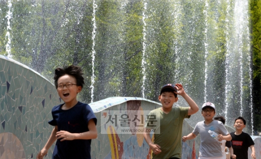 “까르르~” 더워서 더 신난 아이들