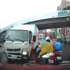 ‘십년 감수!’ 간발의 차이로 살아남은 스쿠터 운전자들