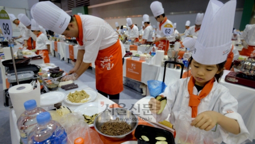 꼬마 요리사도 대회 참석했어요
